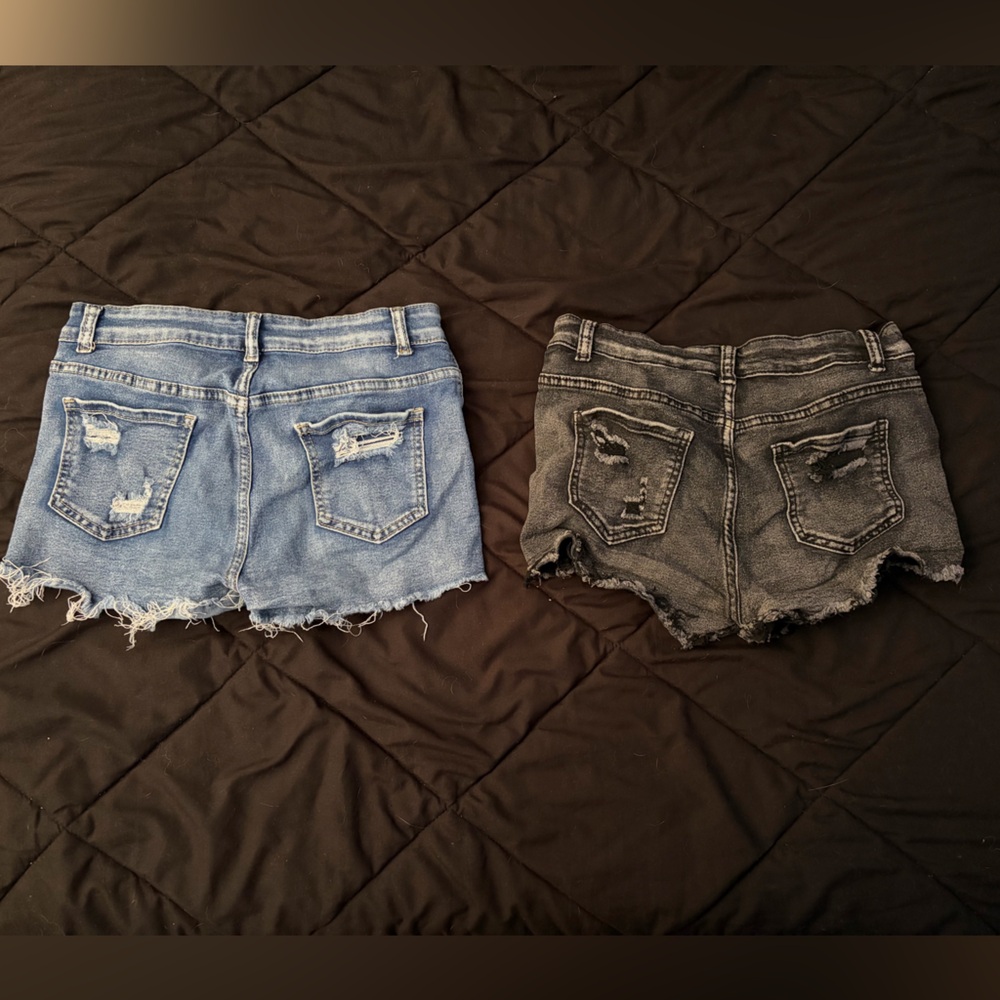 SHEIN Low Rise Distressed Jean Shorts - Picture 4 of 6